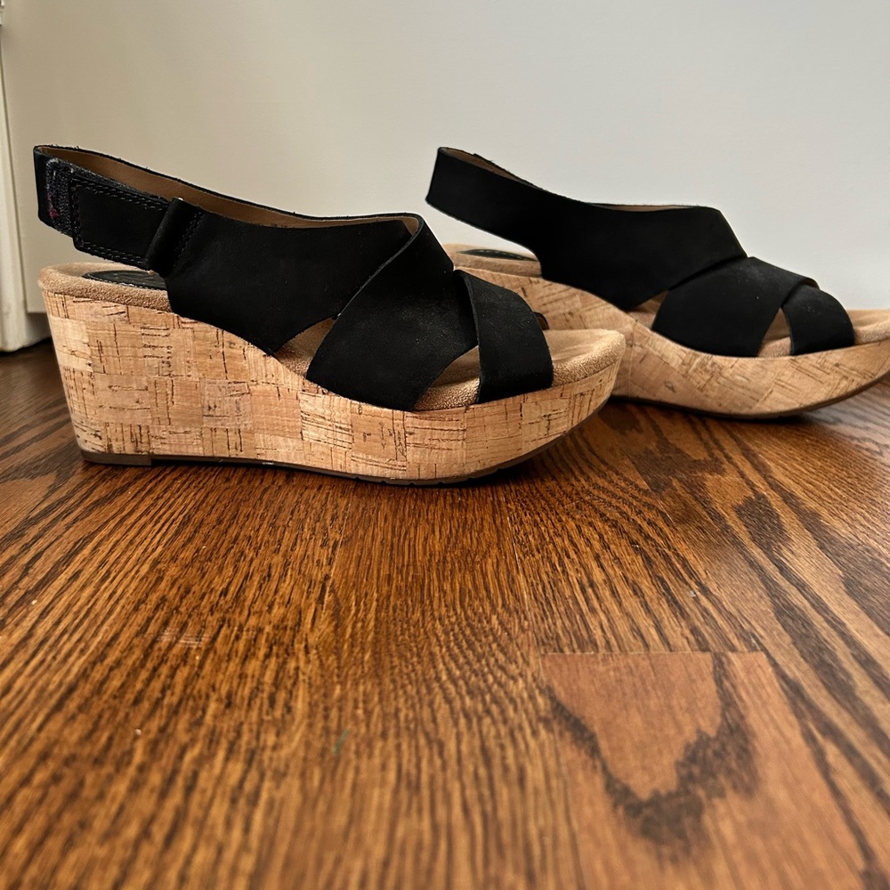 Clark’s Wedge Sandals in Black Suede